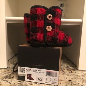 Size 2/3 infant Uggs